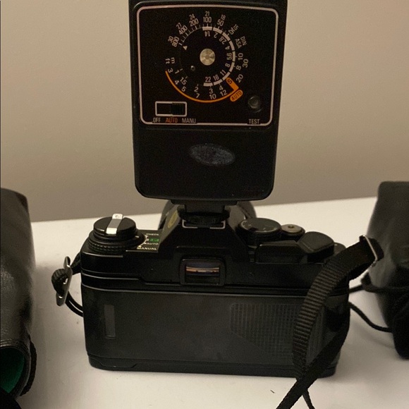 Vintage om40 Olympus Black Digital Camera with Interchangeable Lenses and Flash - Picture 2 of 10